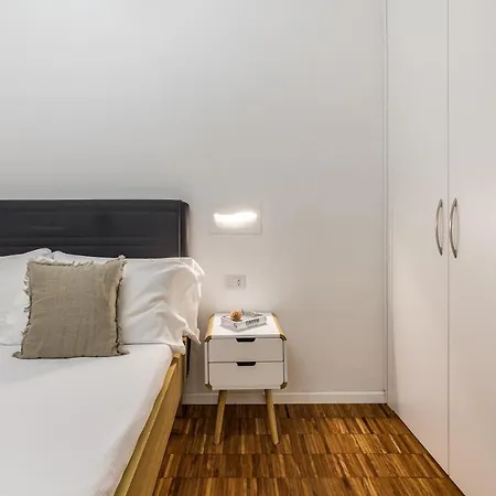 Beplace Apartments In Isola Milan Exterior photo