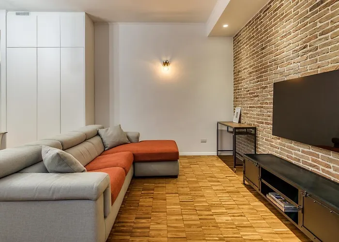 Pollaiuolo Apartment by Betterplazed